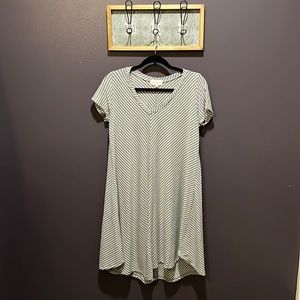 Women’s summer dress……   Size L…….    Super comfy.